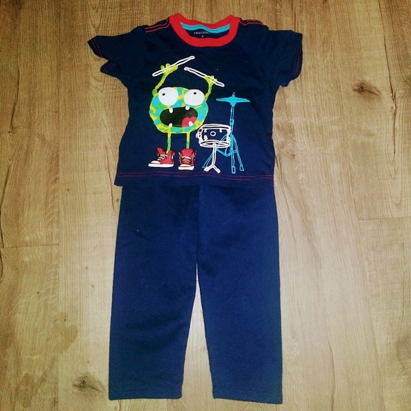 4/20$ Boys 2 Piece Outfit Size 3T